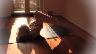 Yoga flocke  nackt